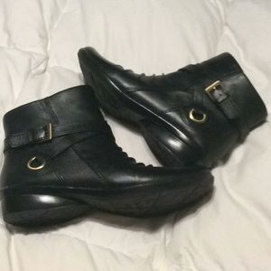 Black Leather Booties. Naturalizer “Cycle”. Comfy!